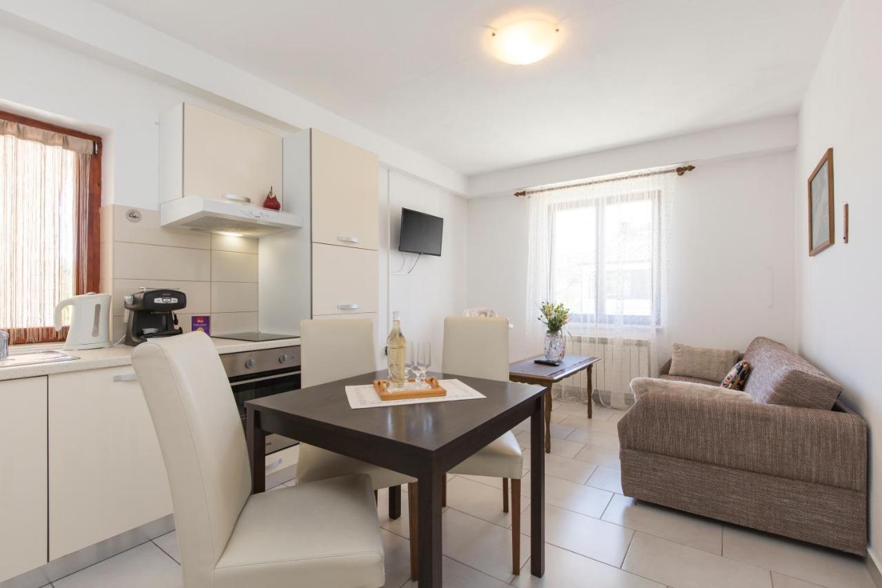 Apartmani Xenia & Desiderio ブゼト エクステリア 写真