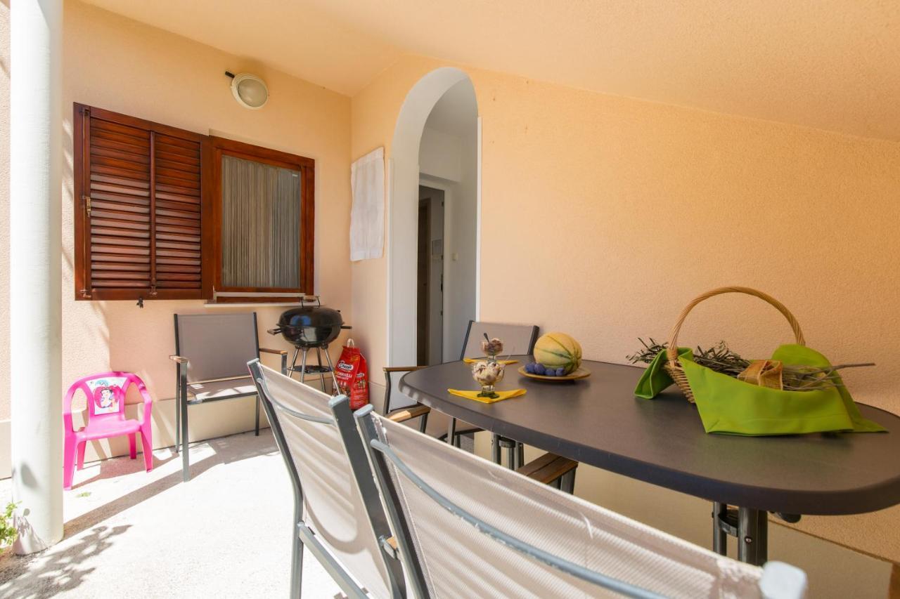 Apartmani Xenia & Desiderio ブゼト エクステリア 写真