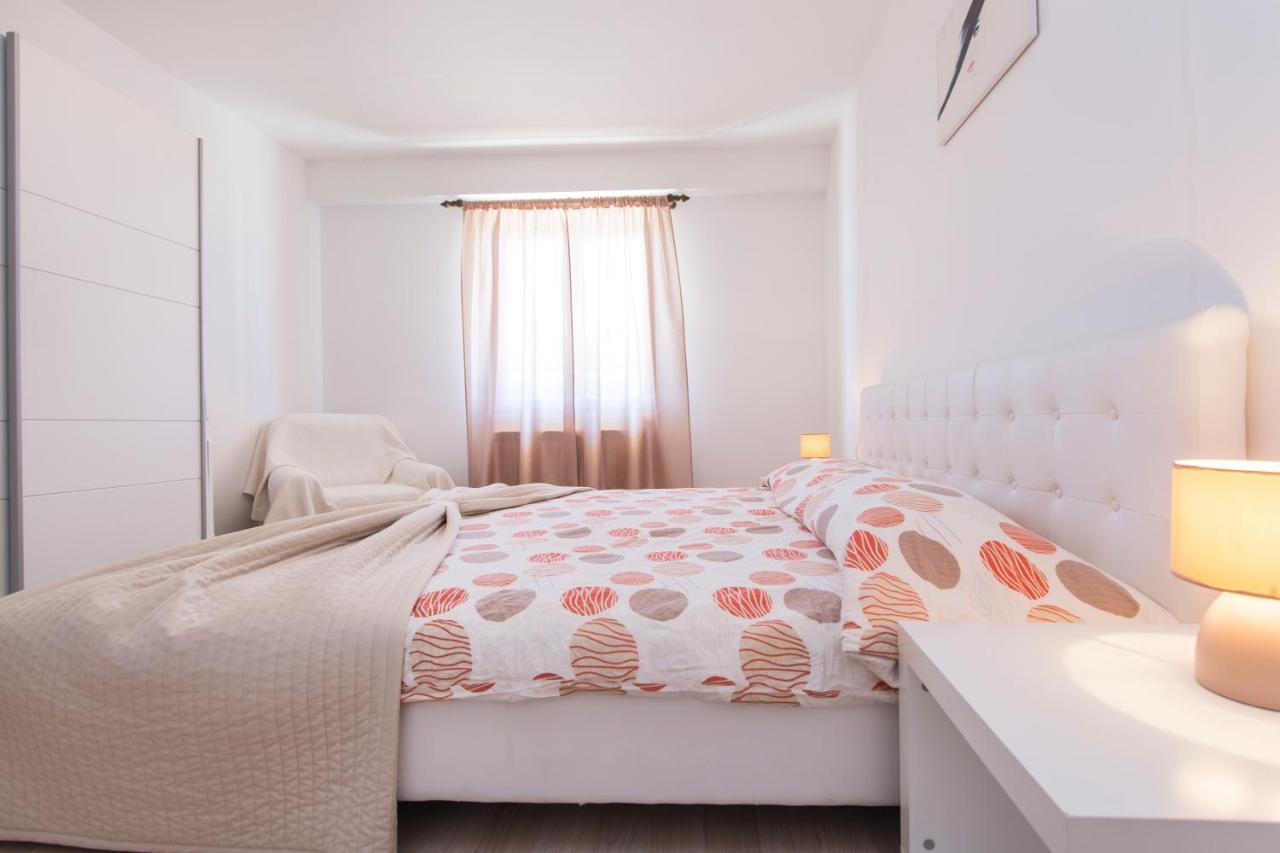 Apartmani Xenia & Desiderio ブゼト エクステリア 写真