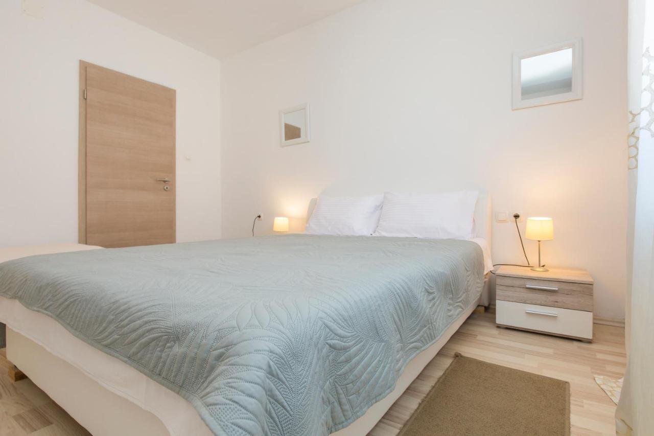 Apartmani Xenia & Desiderio ブゼト エクステリア 写真
